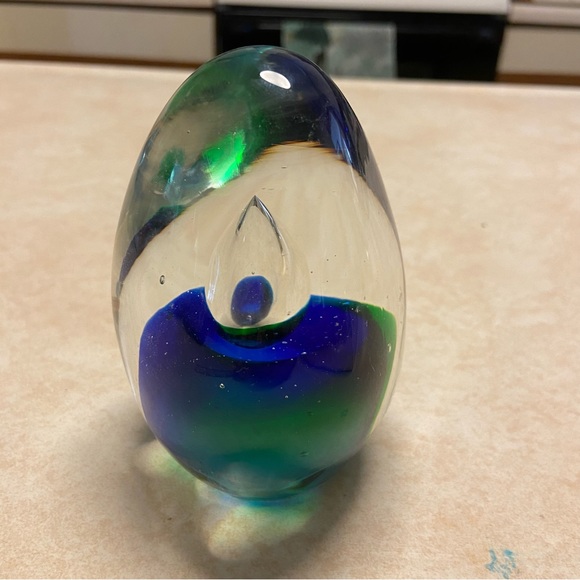 Pier 1 One Imports Art Glass Egg Shaped Paperweight Home Office Decor - Picture 5 of 9